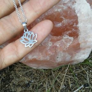 🆕Stainless steel lotus necklace!